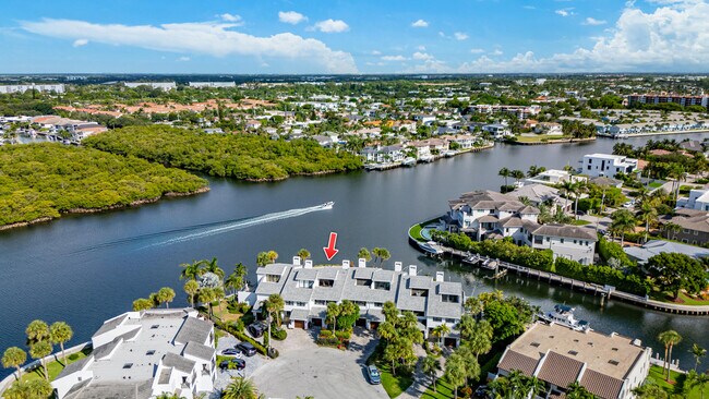 Building Photo - 1005 Bel Air Dr