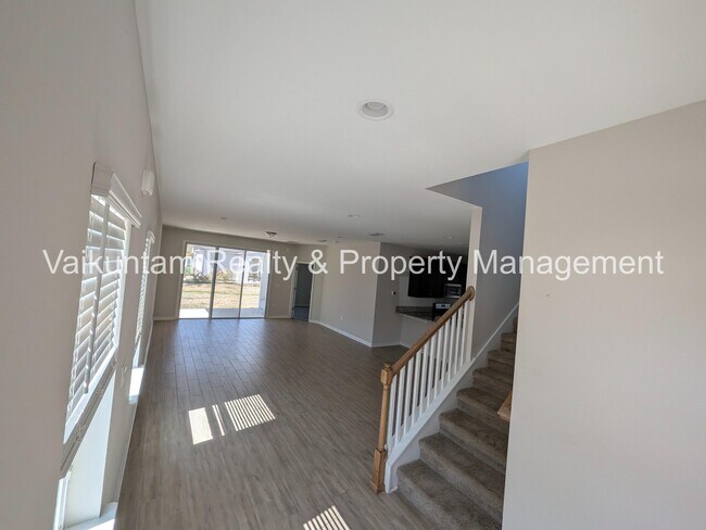 Building Photo - 100 Golden Fern Dr