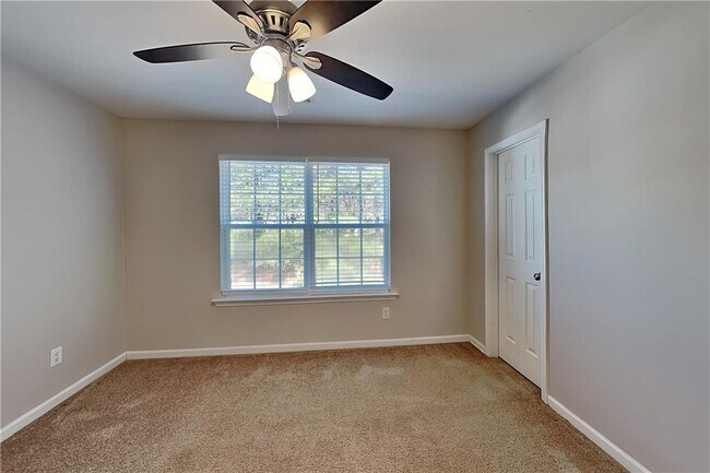 Building Photo - 324 Hiawassee Dr