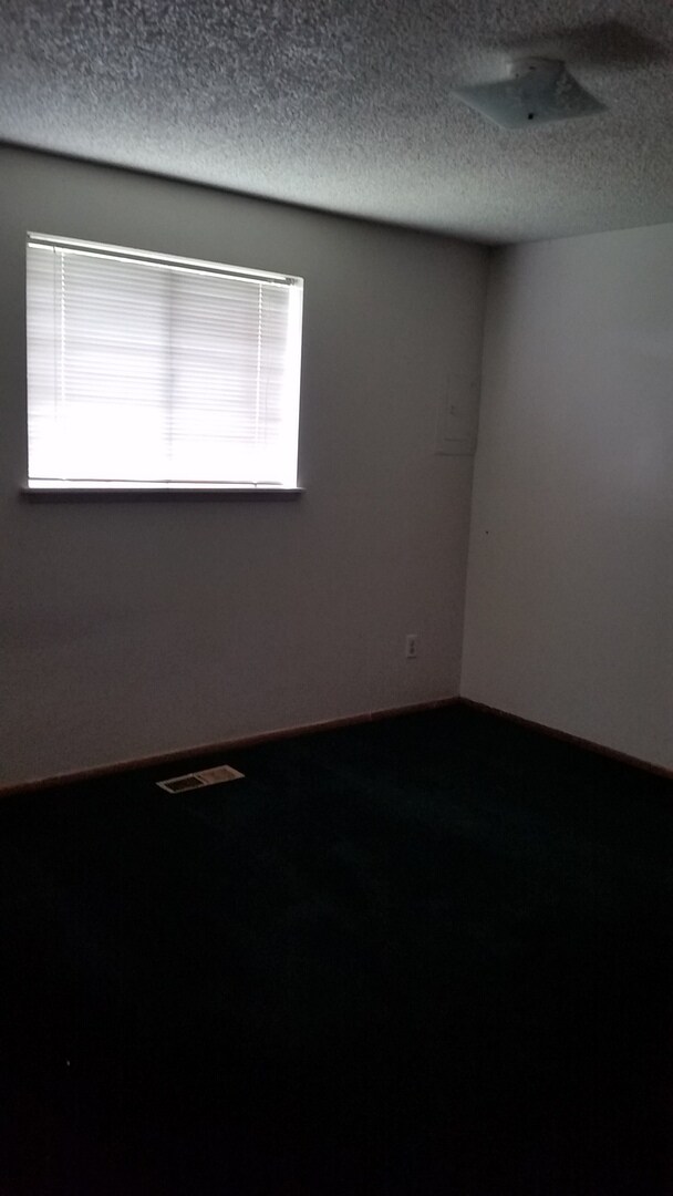 Building Photo - b1810