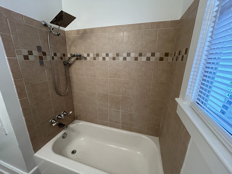 Building Photo - 2114 Arcadia Pl