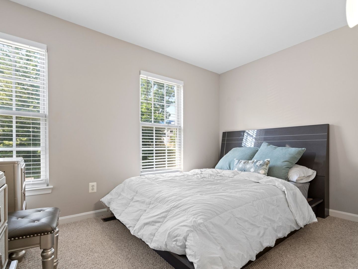 Building Photo - 45432 Oak Trail Square