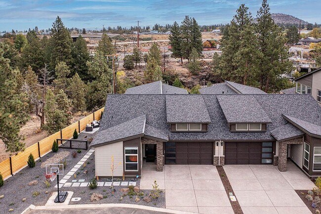 Building Photo - Home on the River in NW Bend