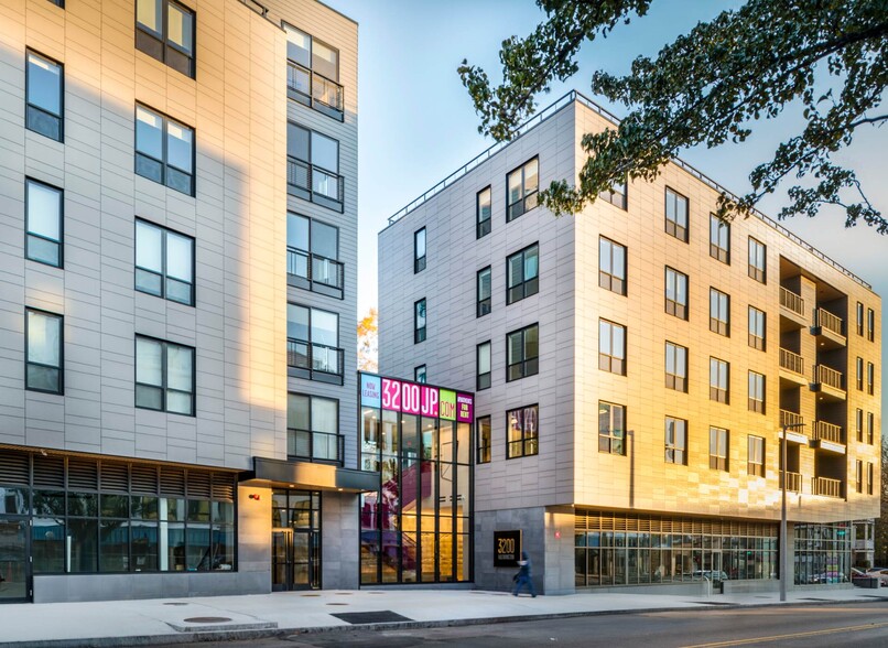 Building Photo - 3200 Washington