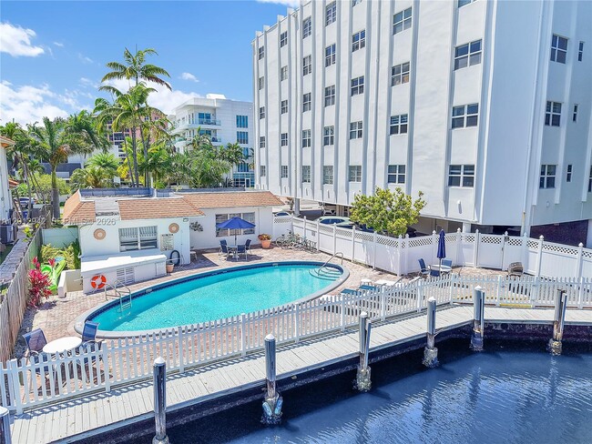 Building Photo - 1770 E Las Olas Blvd