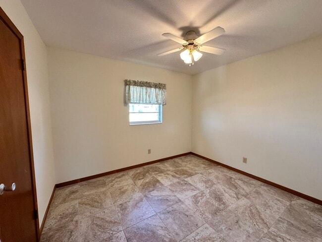 Building Photo - 241 Belaire Dr