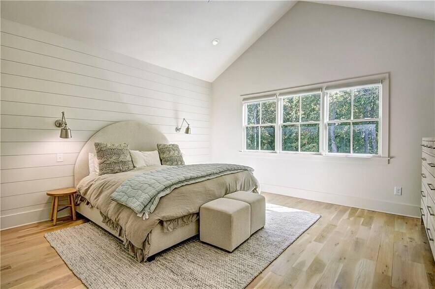 Building Photo - 1268 Hayes Dr SE