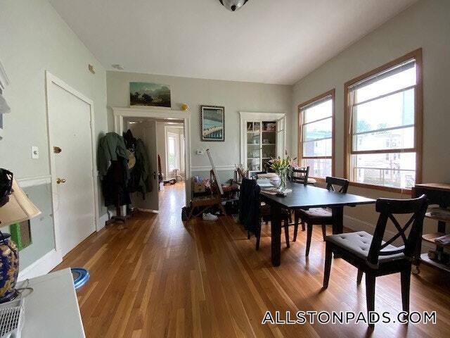 Building Photo - 77 Easton St