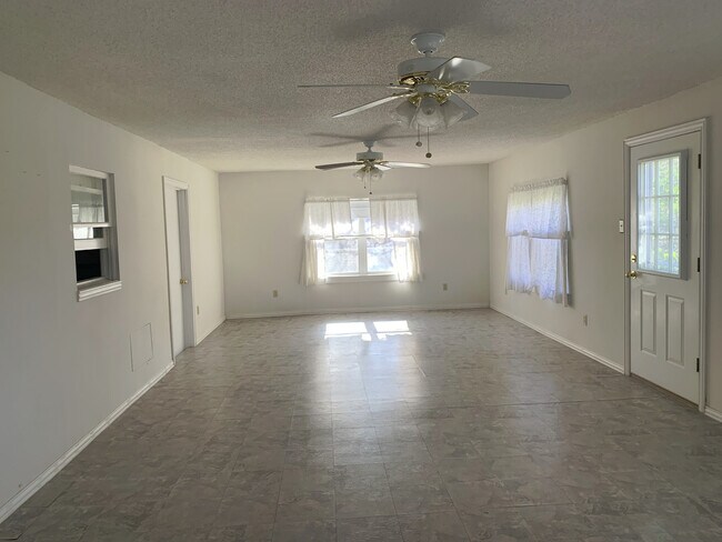 Building Photo - Single Family Home