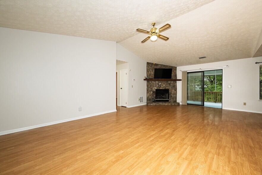 Building Photo - 2655 Merry Rd