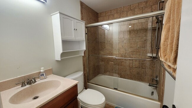 Building Photo - Beautifully Remodeled  End-Unit Townhome