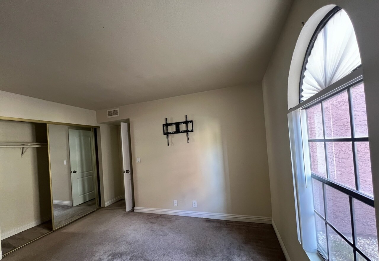 Building Photo - 4050 Pacific Harbors Dr