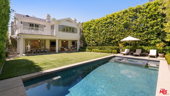 Building Photo - 146 N Carmelina Ave