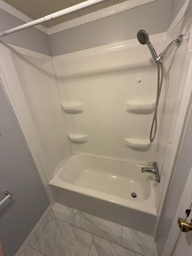 Building Photo - 2030 Catherine Lake Rd