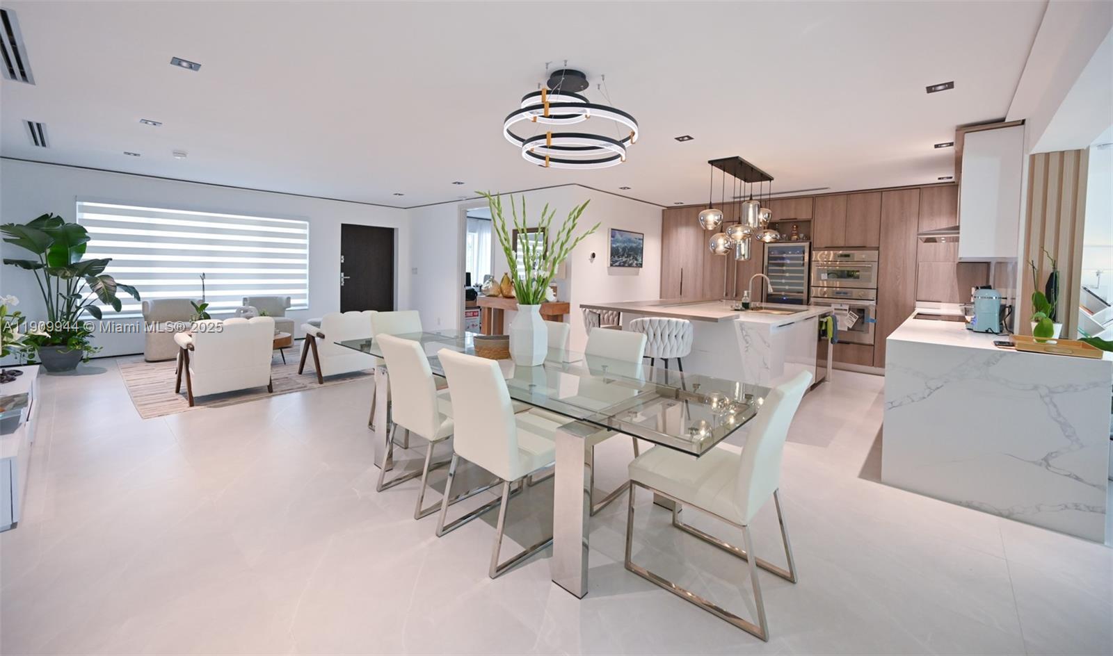 Building Photo - 2537 SE 10th Ct