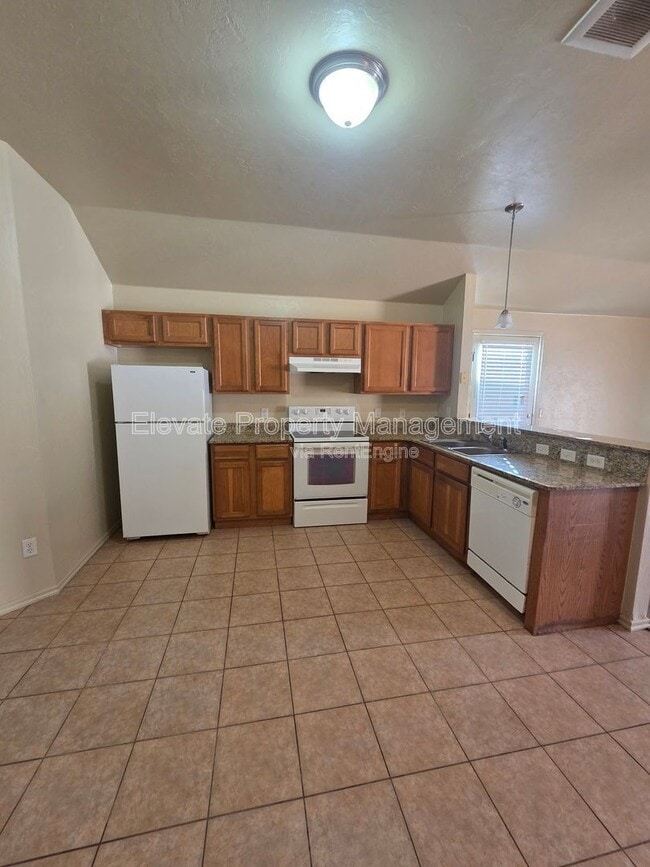 Building Photo - 913 West Prairie Wind Way