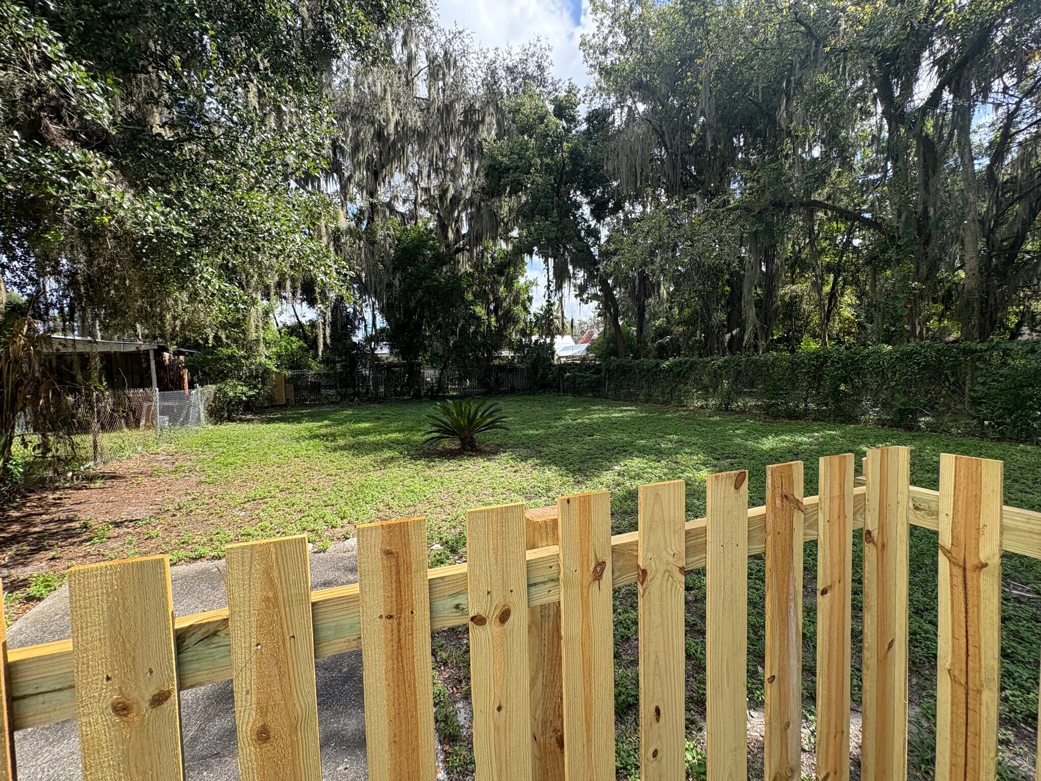 Building Photo - 617 Crill Ave