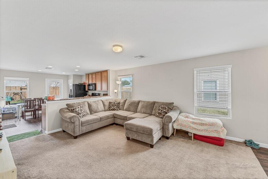 Building Photo - 1617 Perennial Ln