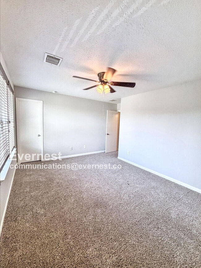 Building Photo - 10618 Kentington Oak Dr