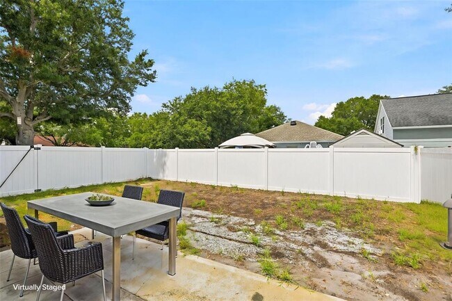 Building Photo - 10215 Lakeside Vista Dr