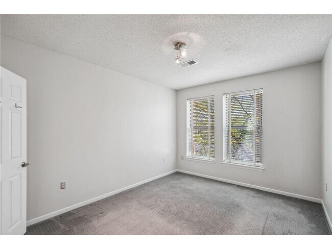 Building Photo - 675 N 1st St