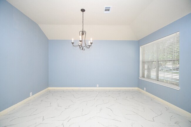 Building Photo - 6003 Baldwin Elm St