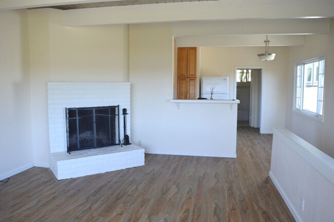 Building Photo - Updated Mill Valley Single Family Home wit...