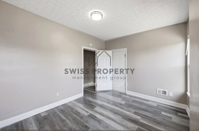 Building Photo - 391 St Clair Ave