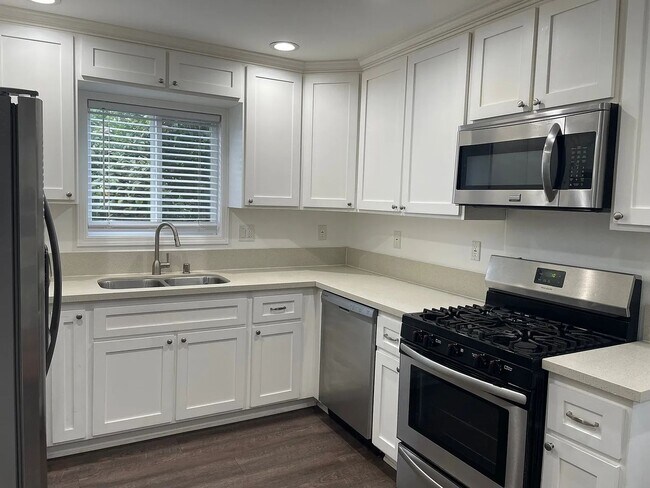 Building Photo - 11091 Violet Dr