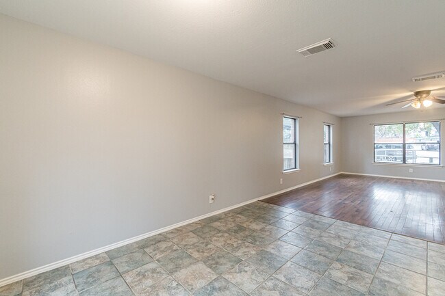 Building Photo - 1519 Jasmine