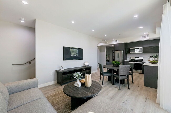 Building Photo - 13637 N Fellows Ave