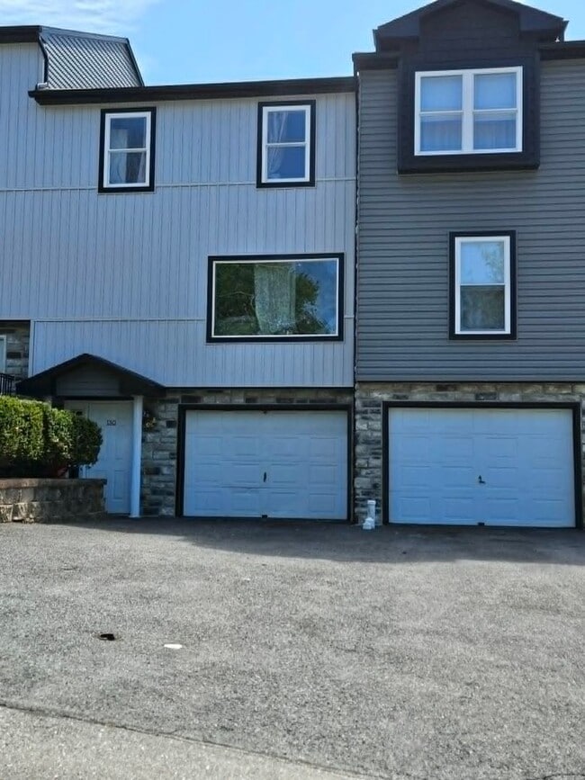 Building Photo - 128E.LAMBSTR