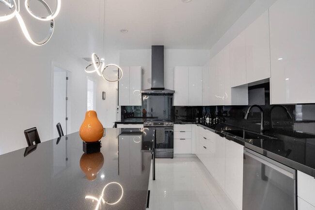 Building Photo - 2962 NW 10th Ct