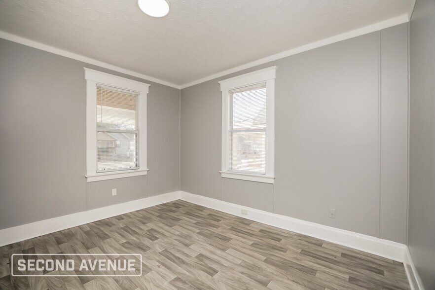 Building Photo - 1806 Sundale Ave