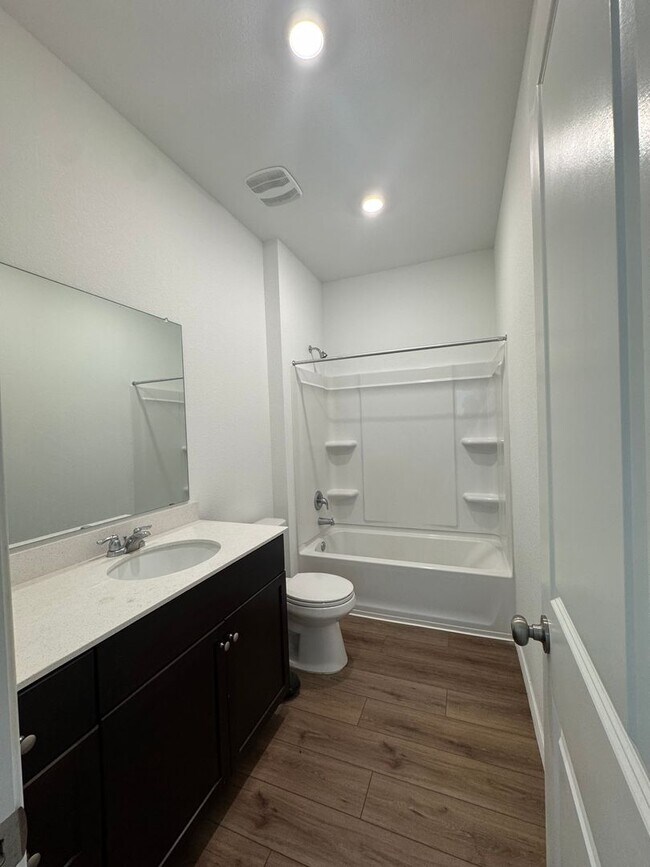 Building Photo - 3 Bed 2 Bath 2 Car Garage Home in Maxwell ...