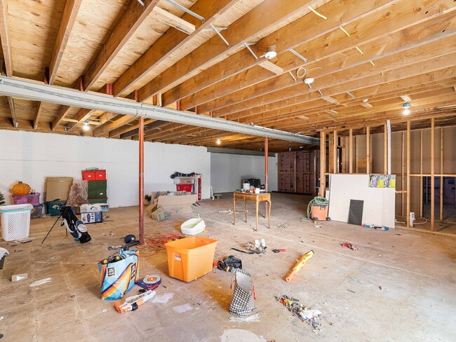 Building Photo - Stunning Oakton Retreat on a Sprawling 5-A...