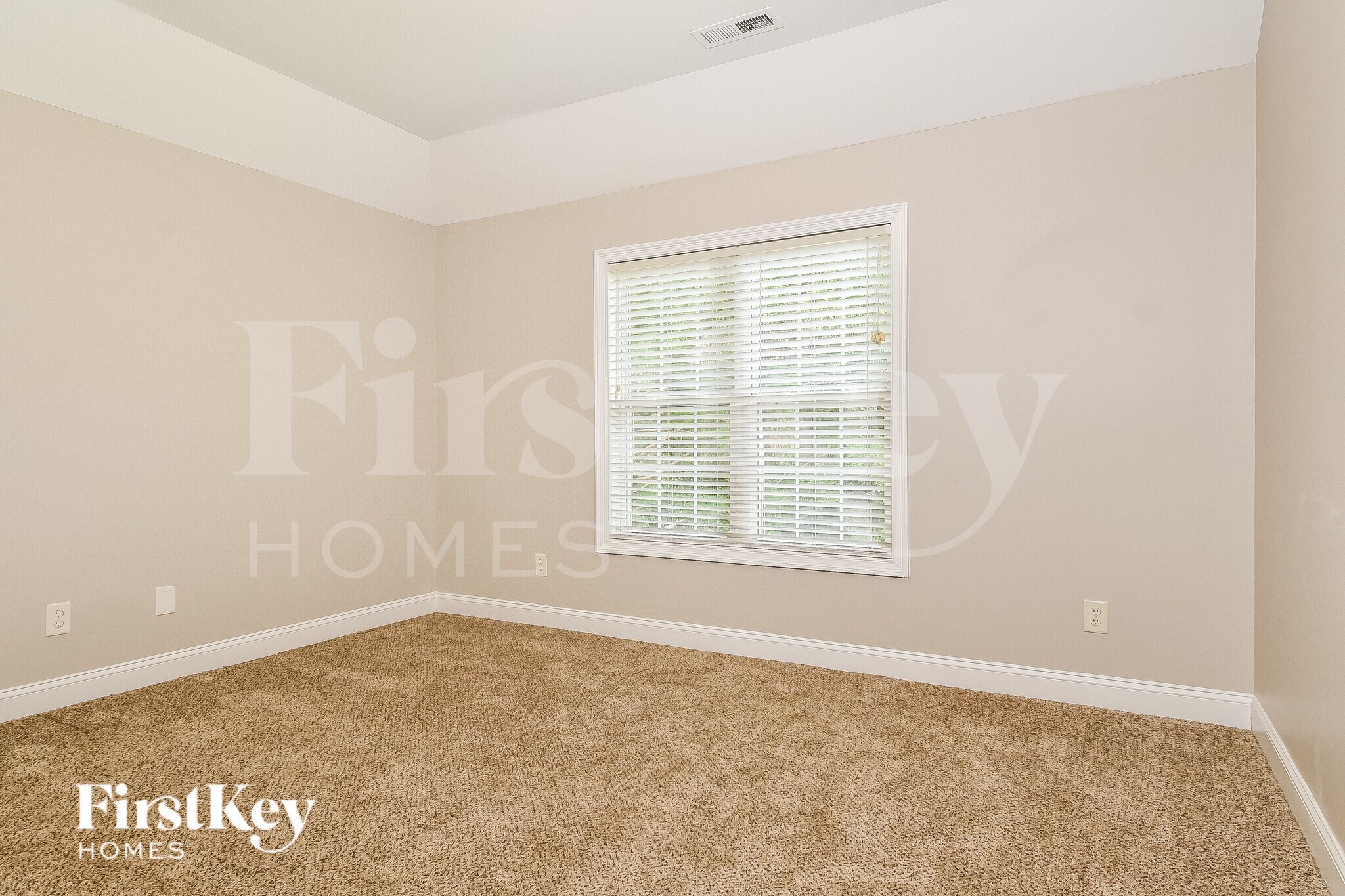 Building Photo - 6383 Clubside Dr