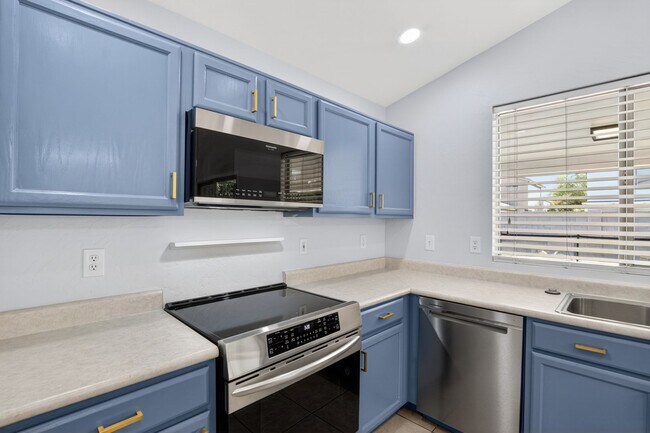 Building Photo - Gilbert Living with Private Pool