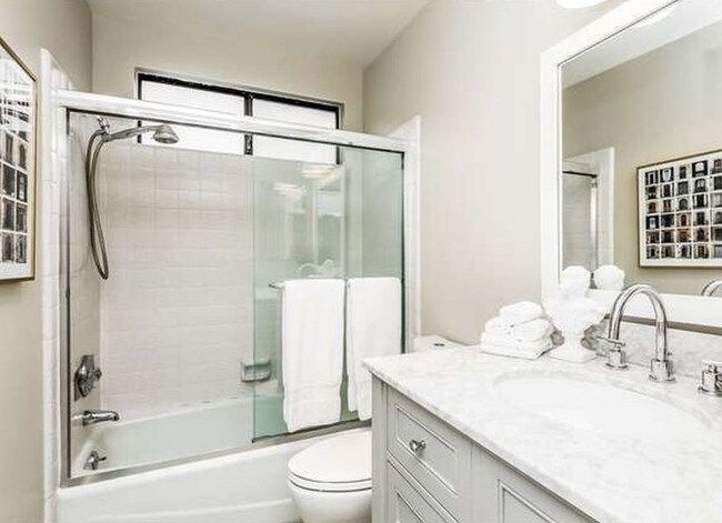 Guest bathroom - 1606 S Barrington Ave