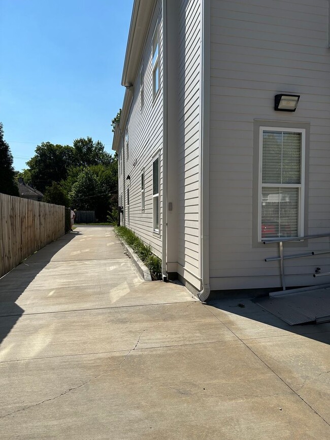 Building Photo - 78 N Rembert St