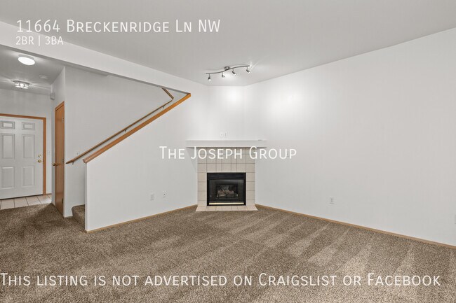 Building Photo - Centrally located 2 bed/2.5 bath in Silver...