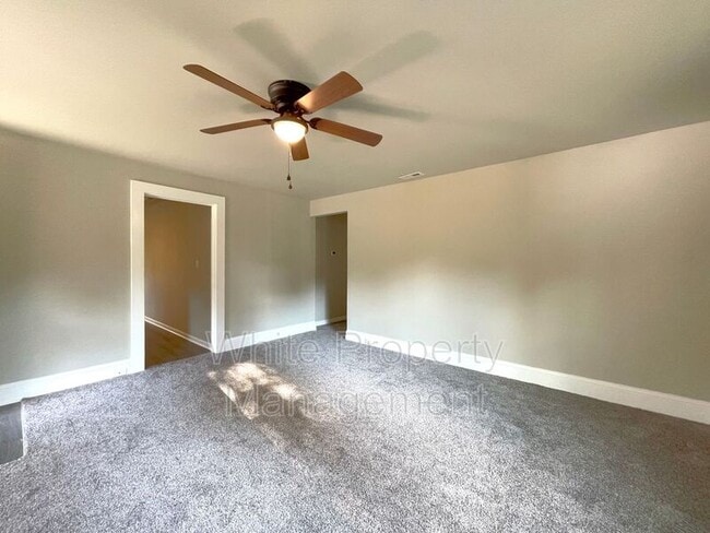 Building Photo - 706 Hillside St