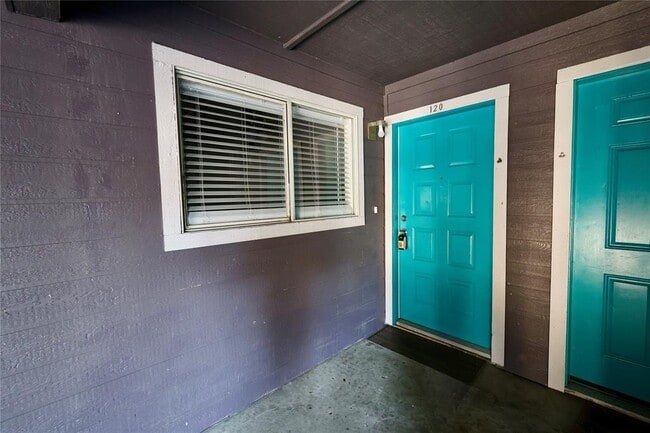 Building Photo - 1840 Burton Dr