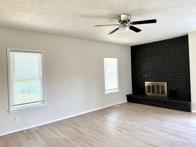 Building Photo - 901 Wolverton St