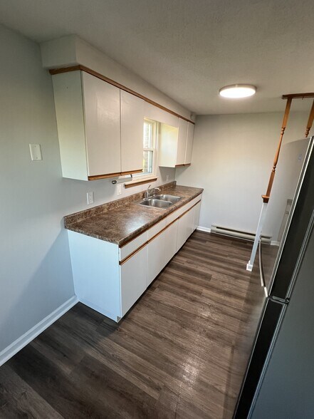 Building Photo - 2716 Alder Creek Dr S