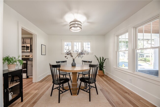 Building Photo - 116 W Spruce St