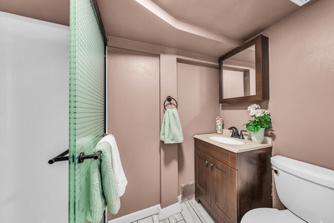 Building Photo - Beautiful Sugarhouse 3 Bedroom!