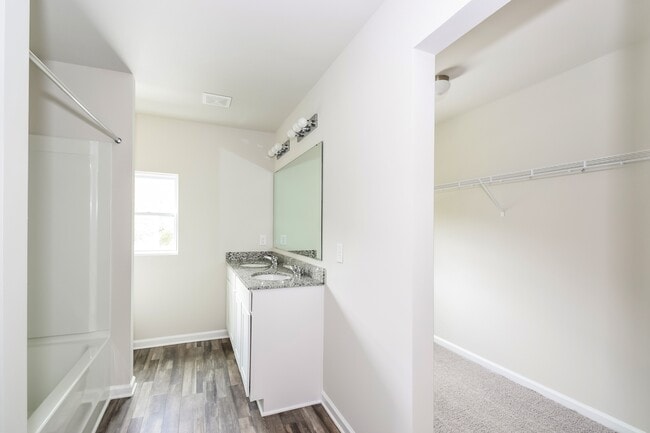 Building Photo - 29 Lake Pamona Rd