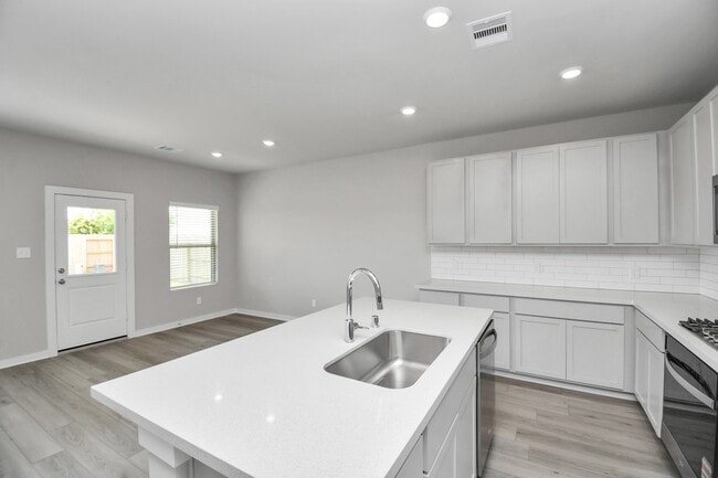 Building Photo - 6702 Arabella Lakes Dr