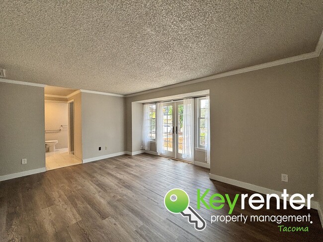 Building Photo - Stylishly Updated Lakewood Home in Seclude...